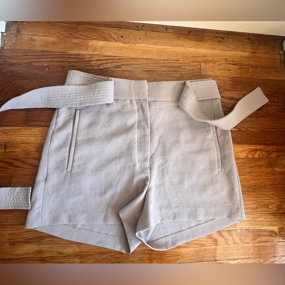 Aritzia // Wilfred // high waisted shorts// size 6